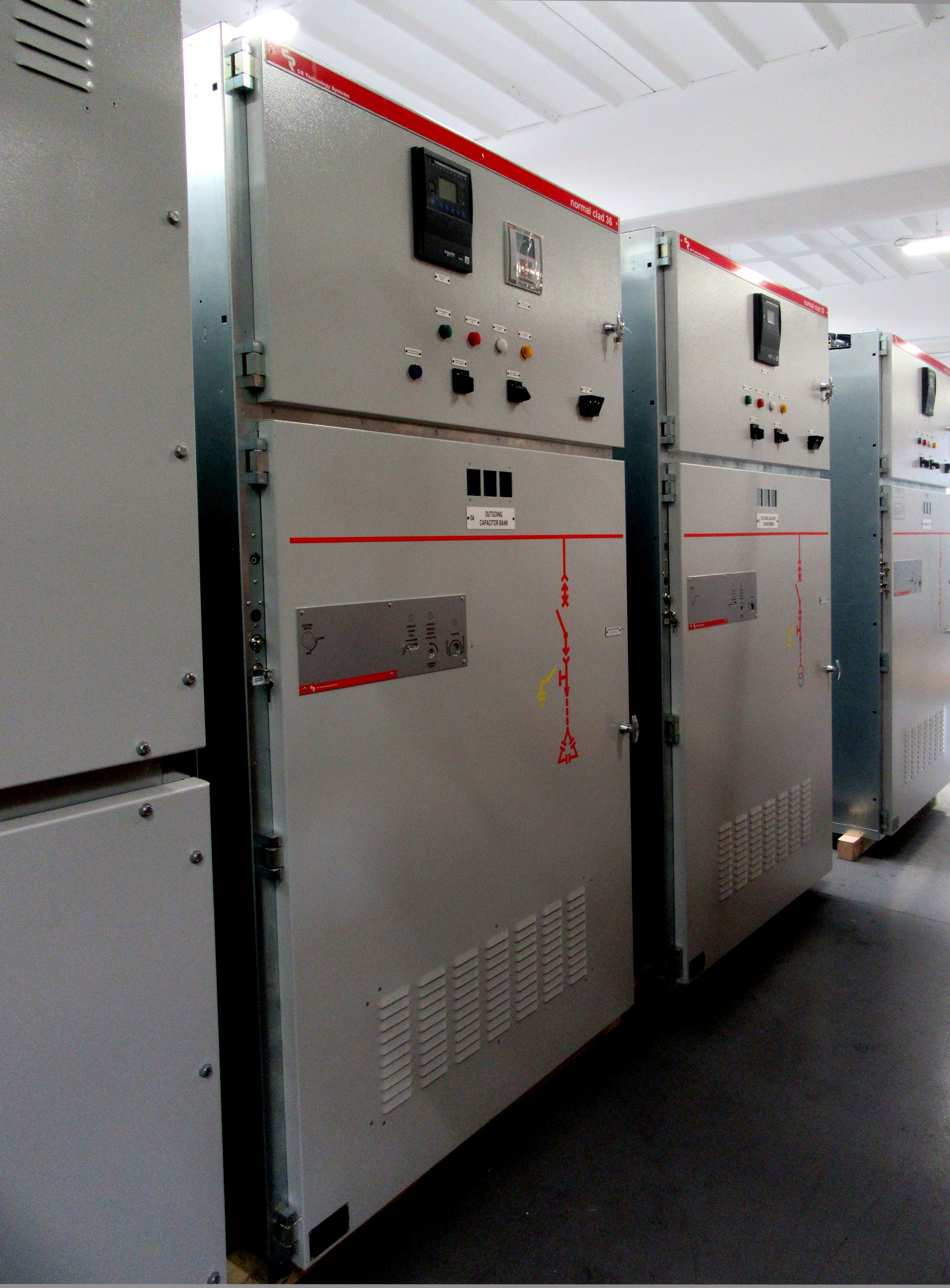 Medium voltage electrical switchgear