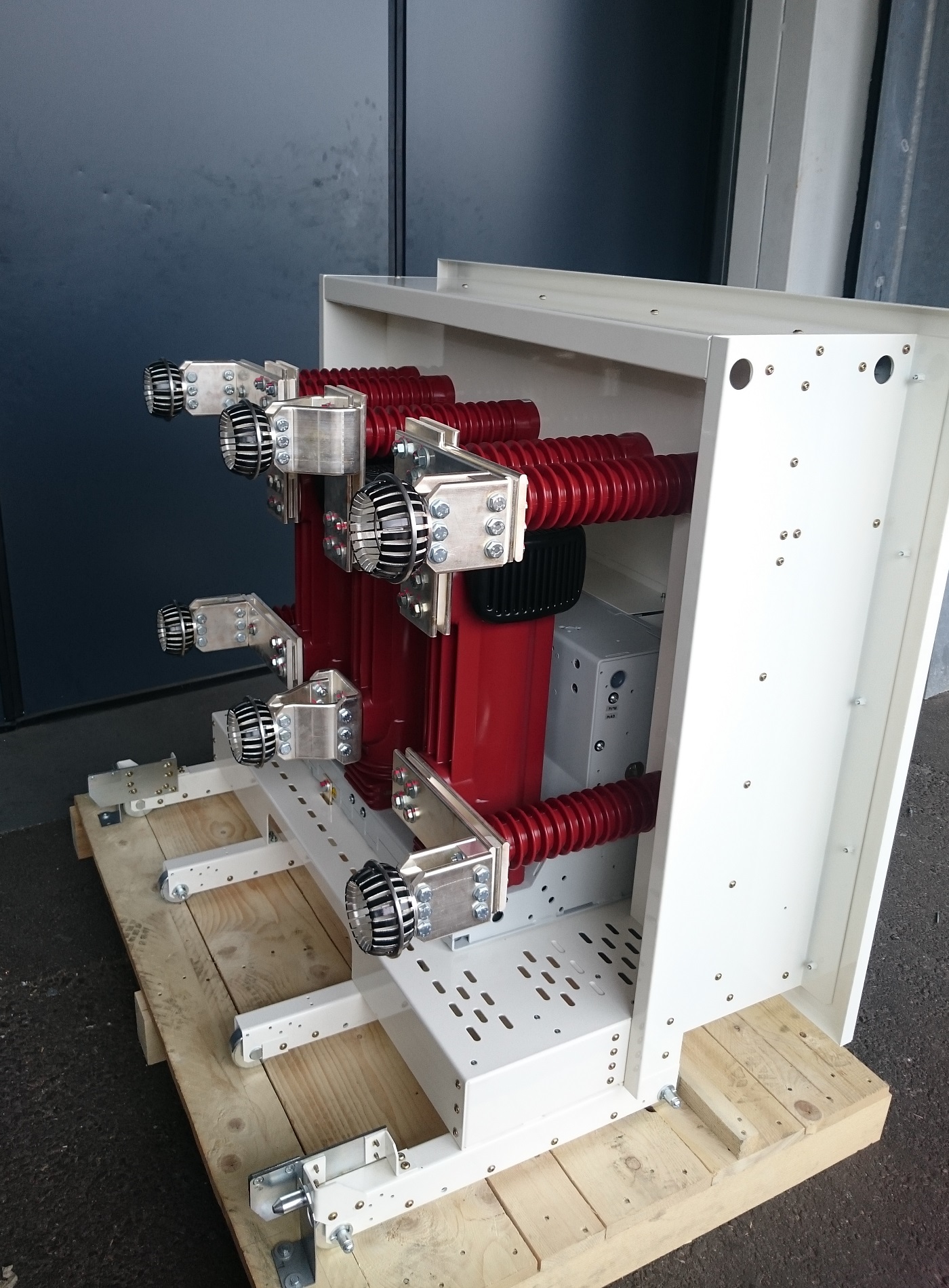 Retrofit circuit breakers for Holland authority