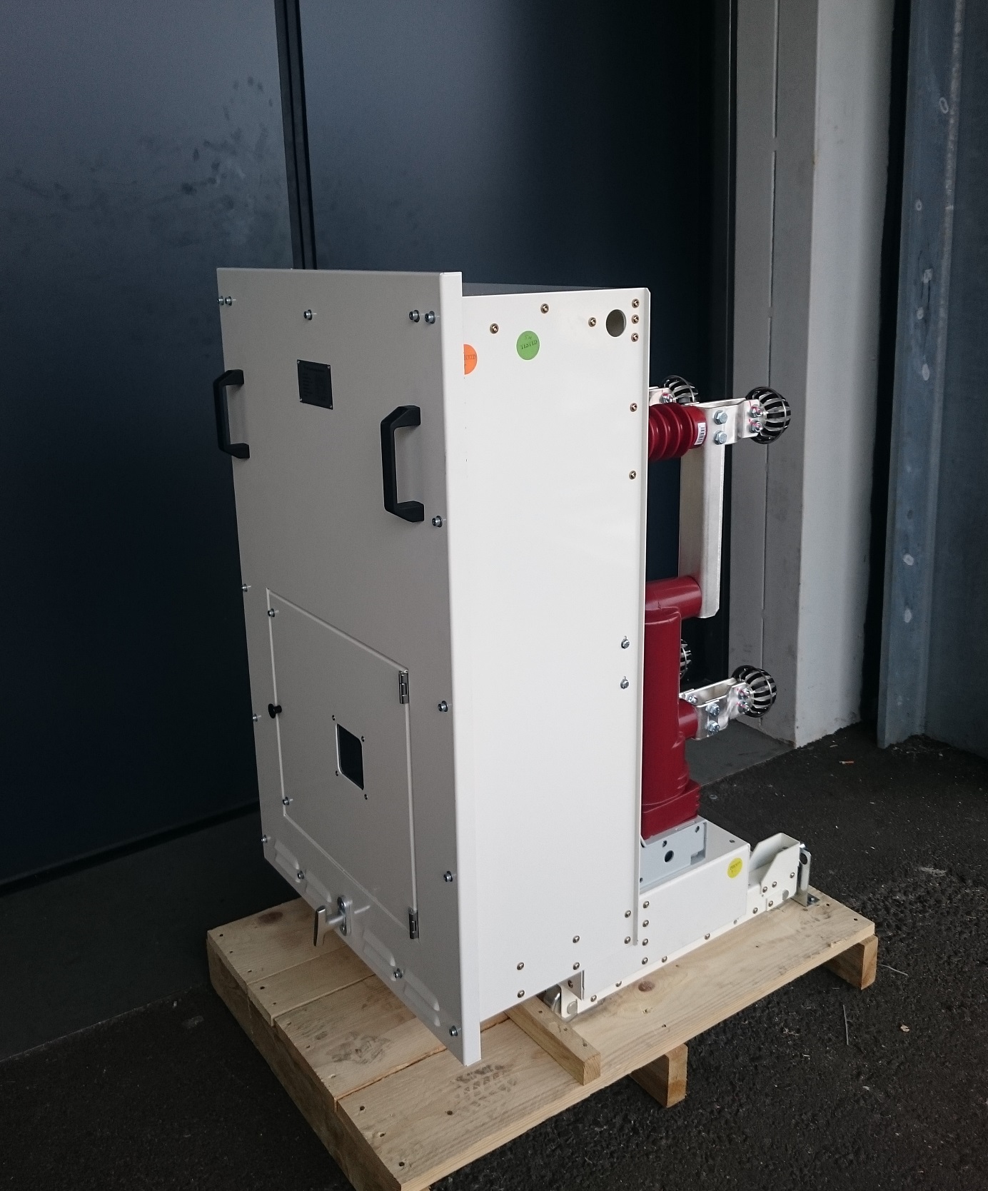 Retrofit on circuit-breakers for Holland authority