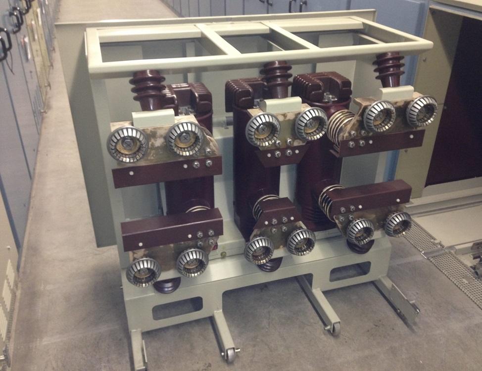 Retrofit project of MV circuit-breakers, addressed to n. 12 primary distribution plants, run by one of the leading electrical companies in the Netherlands.