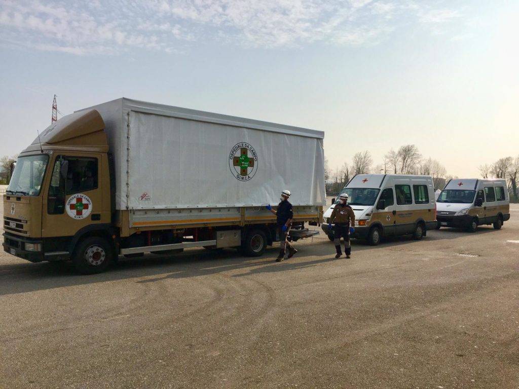 Allestimento dell'ospedale da campo alla fiera di Bergamo, padiglione B per ospitare i pazienti covid19