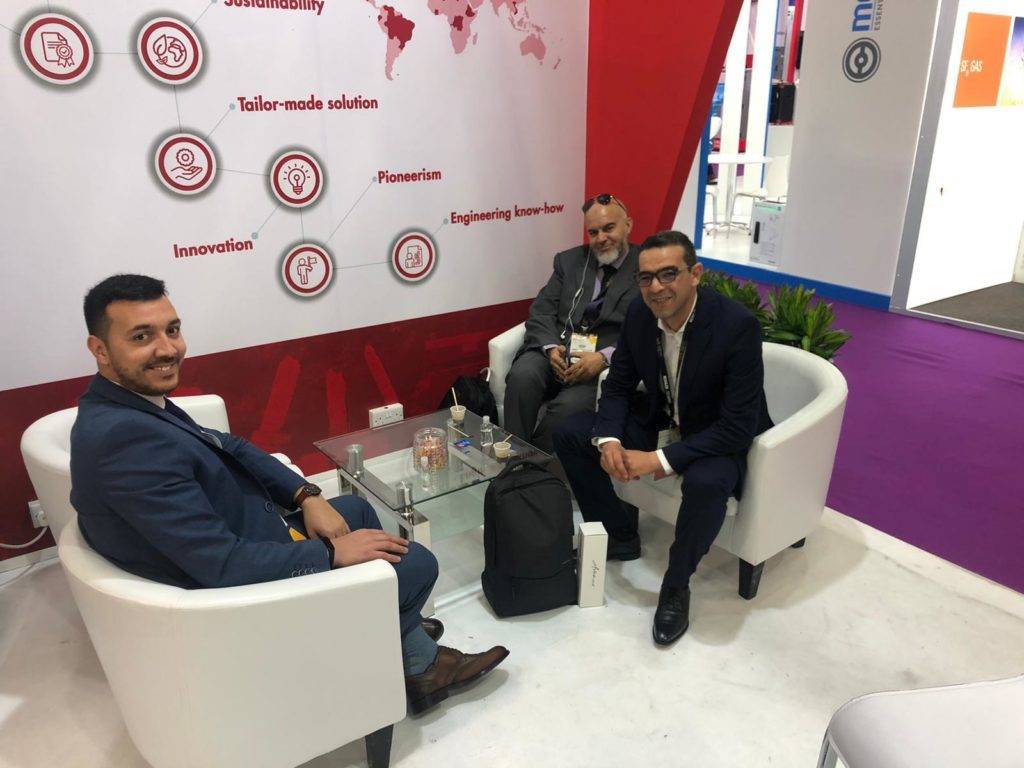 Visitatori interessati al nostro stand alla fiera Middle East Energy 2020