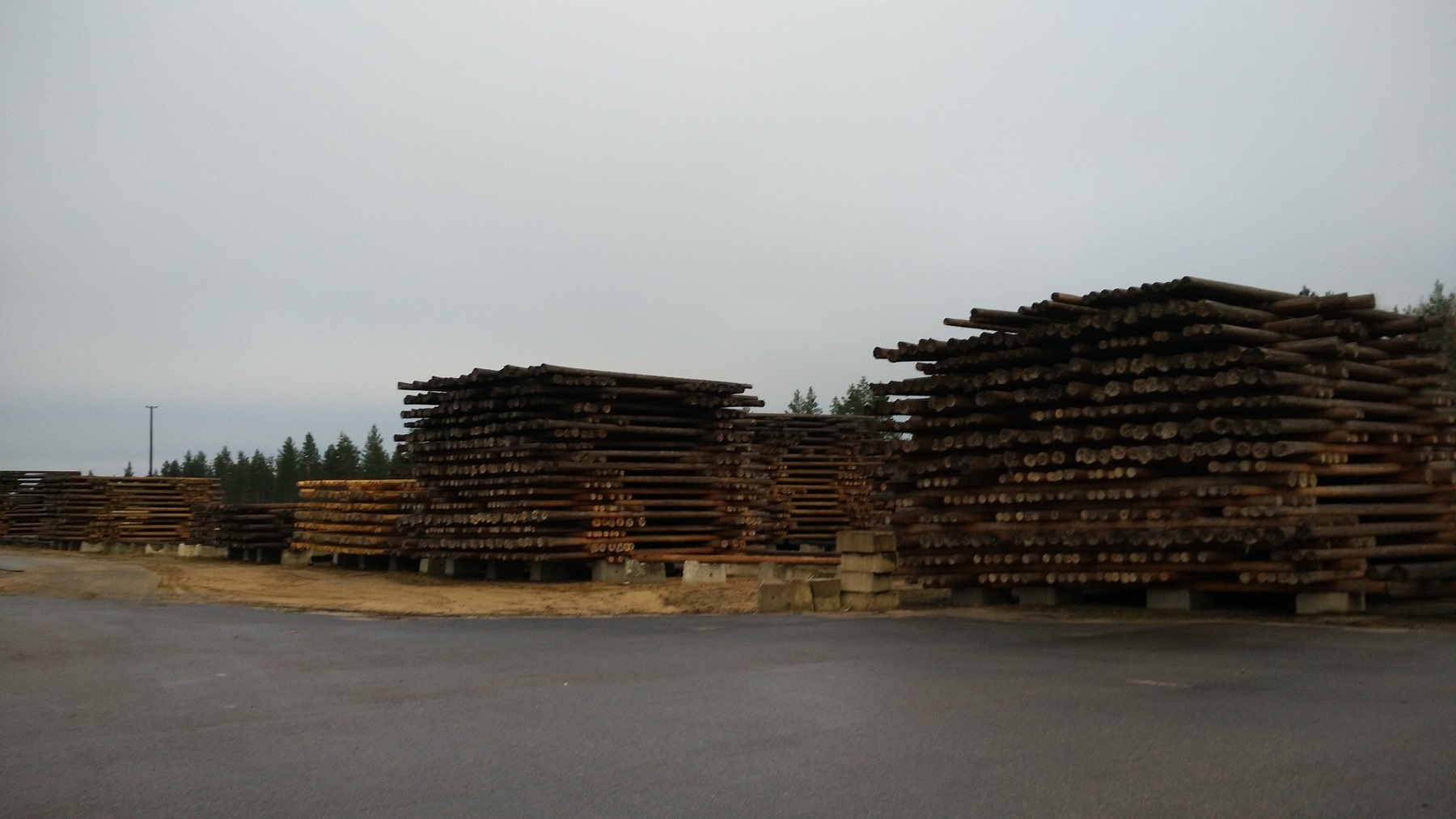 Postes de madera para iluminación pública - CR Technology Systems