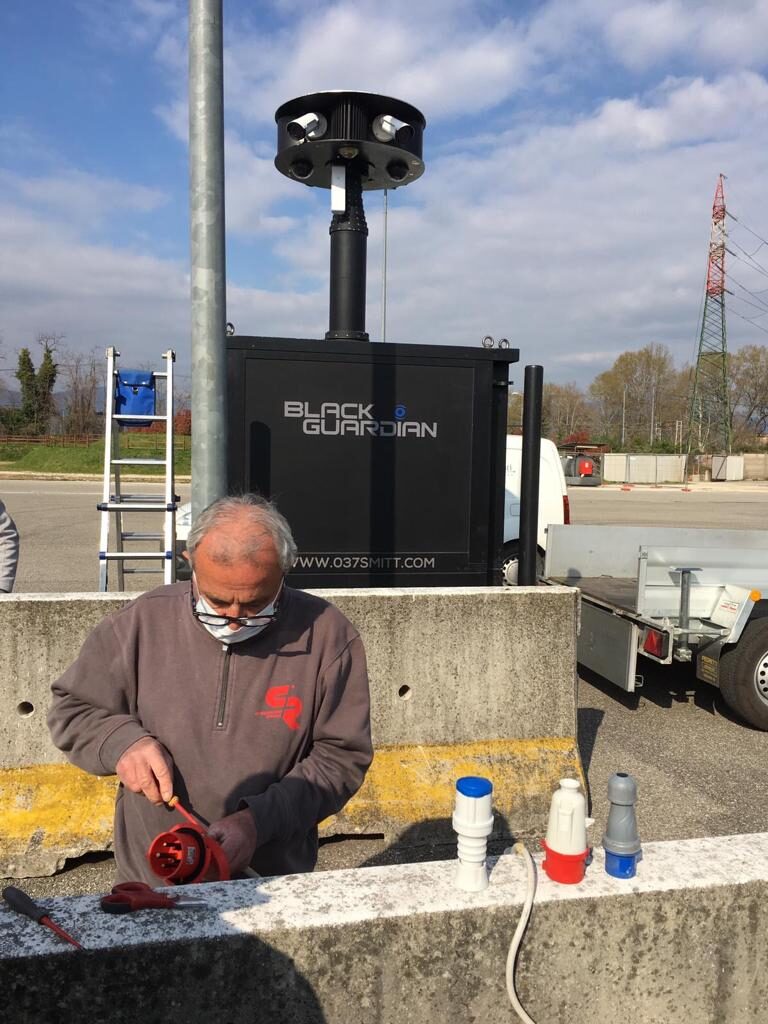 Trabajos eléctricos en el Hospital de campo Covid, Italia