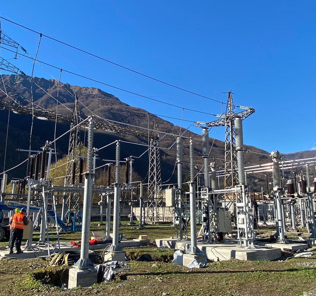 installazione atrezzatura AT, Pieve Vergonte, Italia