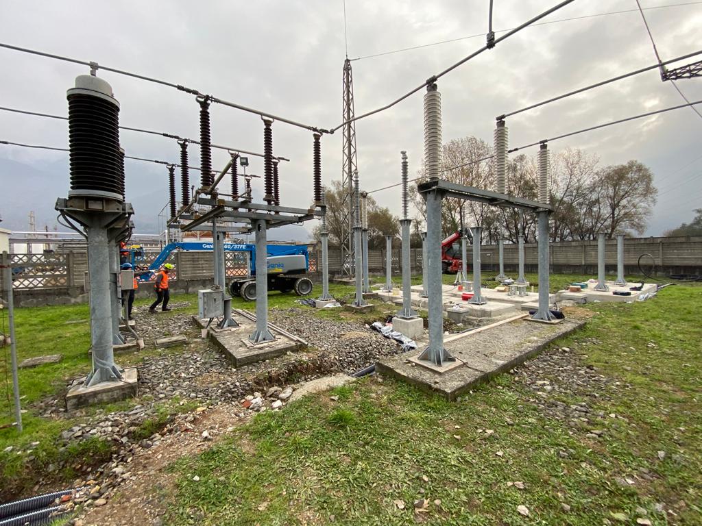 INSTALACIÓN DE EQUIPO ELÉCTRICO AT, Pieve Vergonte, Italia