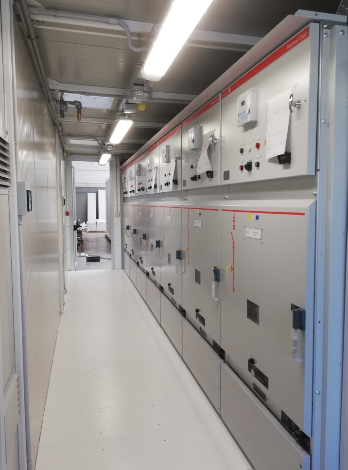 Switchgear for compact and modular plug-in substations
