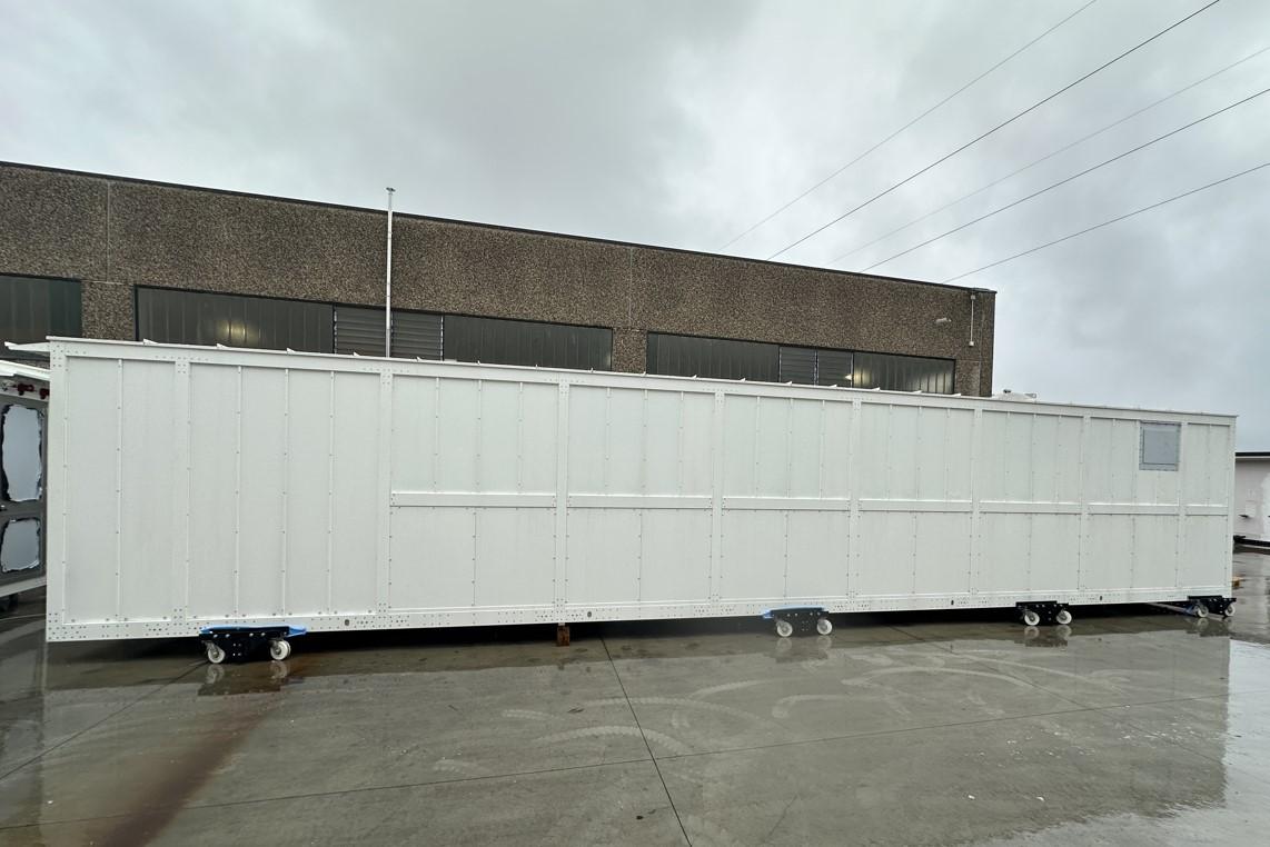n. 7 eHouses plug-in 33kV IP54 equipaggiate con quadri MT 33kV 1250A e 1600A 25kA, pannelli BT, UPS, impianto antincendio, sistema HVAC.