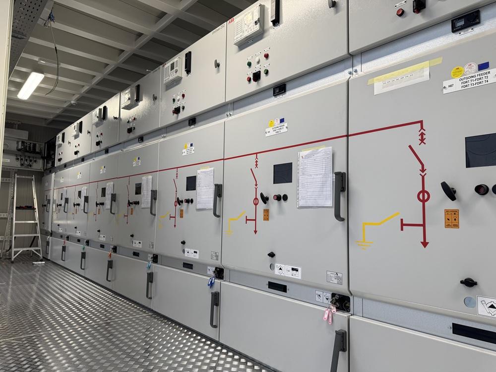 eHouse plug-in, STC-Box, 33kV equipaggiata con quadri elettrici MT di media tensione e n. 1 sala di controllo.