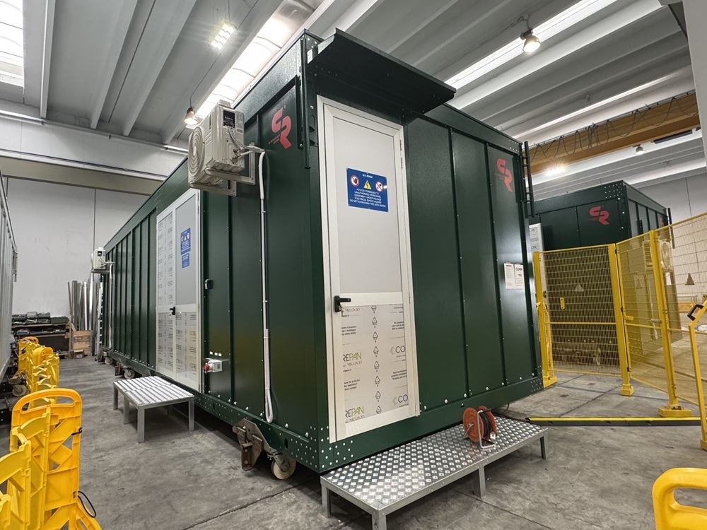 ehouse equipaggiata con quadri ATR UK Lincolshire per Tesla Energy megapack BESS sistema di stoccaggio energia elettrica