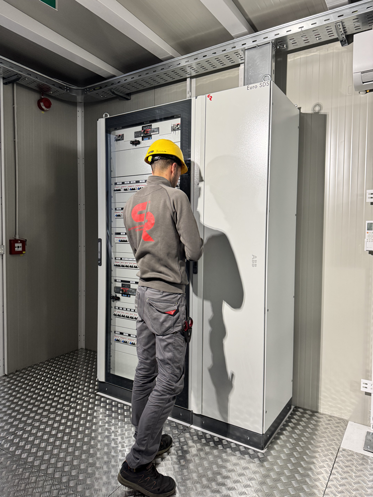 We have designed, manufactured and supplied n. 5 eHouses for the Battery Energy Storage System (BESS) in Vlissingen, Netherlands