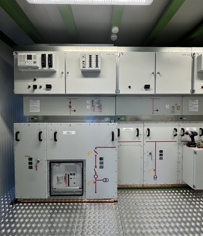 Our scope for the first set includes the design, manufacturing and supply of n. 4 STC-Box switchrooms, each equipped with: • Air-insulated (AIS) MV switchgear ATR 33kV 2000A 25kA(1s) • Protection and control panels • HVAC system • UPS and rectifiers